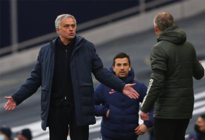Mourinho: “Son may mắn vì có người cha tốt hơn Solskjaer”