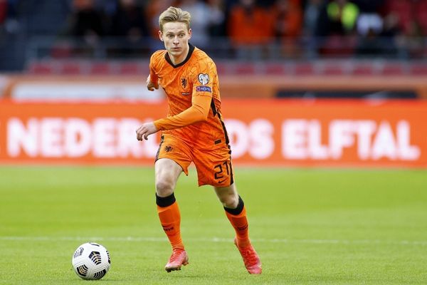 Louis Van Gaal báo tin buồn cho Frenkie de Jong trước thềm World Cup 2022