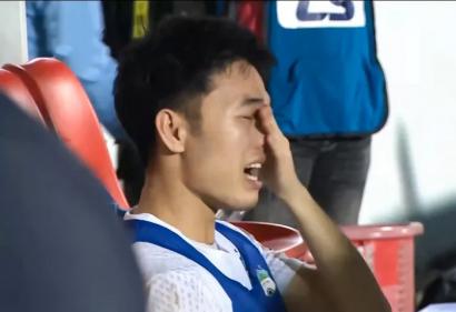 Xuân Trường bật khóc sau chiến thắng trước Hà Nội