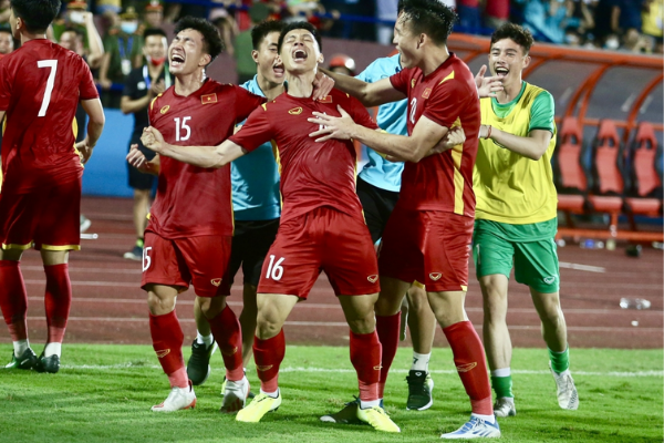Hùng Dũng ghi bàn quyết định, U23 Việt Nam rộng cửa vào bán kết SEA GAMES 31