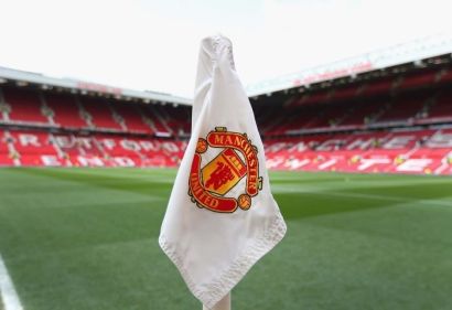 Man United trở thành ổ dịch COVID-19, chính thức hoãn trận đấu với Brentford