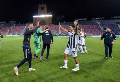 Sự thực trái ngang: Ronaldo lùi vào bóng đêm trong ngày Juventus giành vé dự Champions League