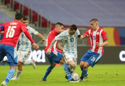 Copa America: Argentina và Chile giành vé vào tứ kết