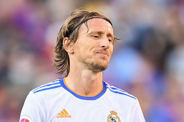 Sau Toni Kroos, Real Madrid tiếp tục nhận tin buồn từ Luka Modric