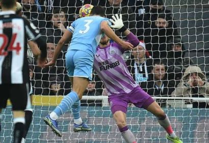 Hủy diệt Newcastle, Man City tiếp tục giữ vững ngôi đầu bảng