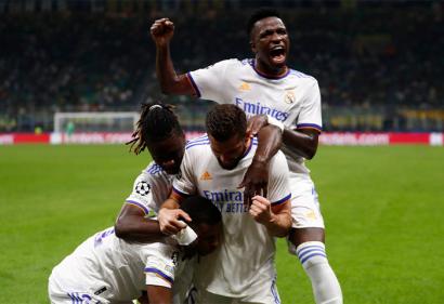 Real Madrid trẻ hoá: Bây giờ hay một năm nữa?