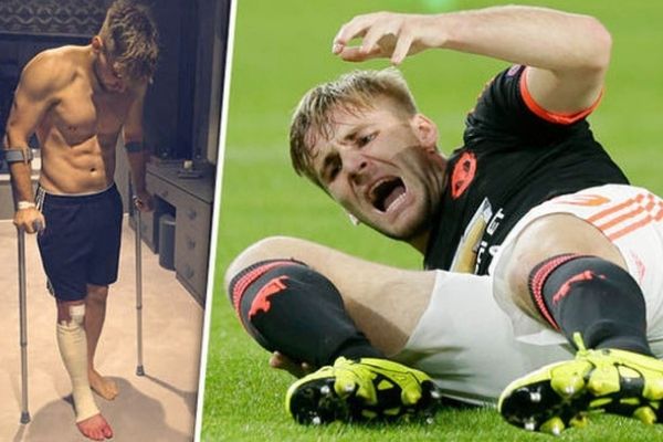 Luke Shaw có nguy cơ nghỉ hết mùa sau khi phẫu thuật