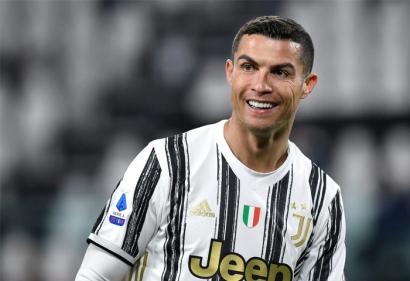 Ronaldo được ưu ái tại Juventus khiến phòng thay đồ “dậy sóng”