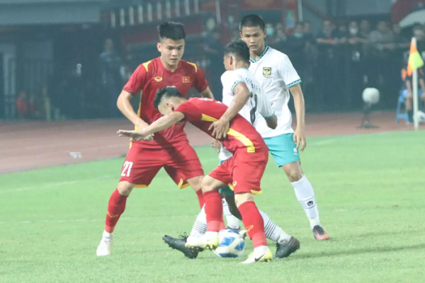 Xà ngang 2 lần cứu thua, U19 Việt Nam chia điểm cùng U19 Indonesia